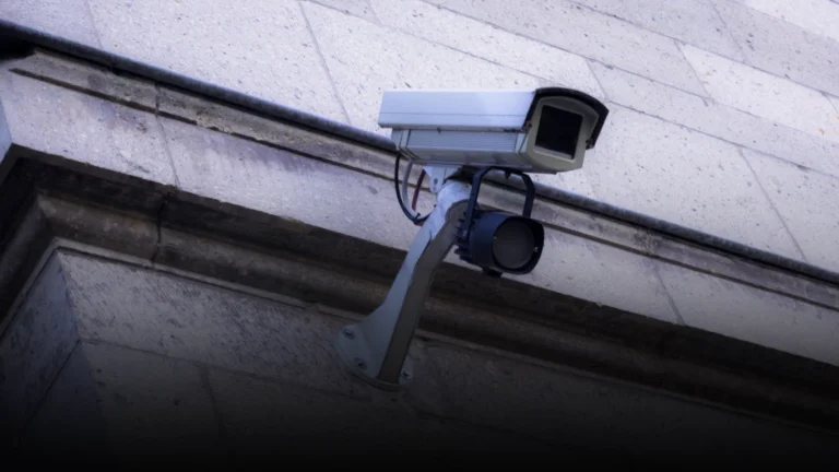 فني كاميرات مراقبه الشعب وخدمات المراقبة المتكاملة