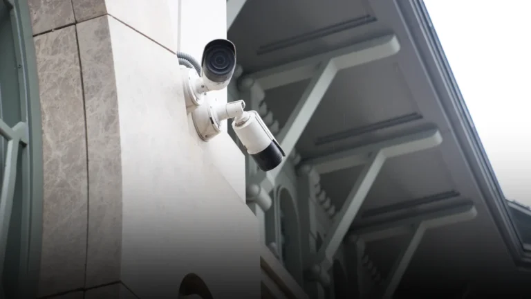 كاميرا لمبة شبه مخفي المنقف ومميزاتها المتطورة